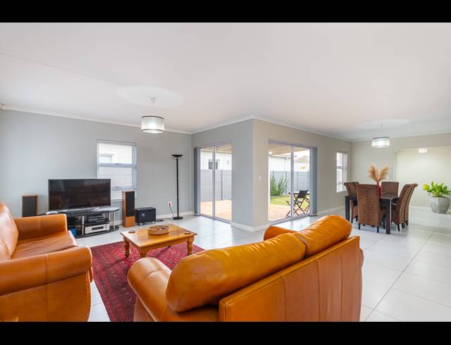 4 BEDROOM HOUSE RENTED IN SUNNINGDALE
